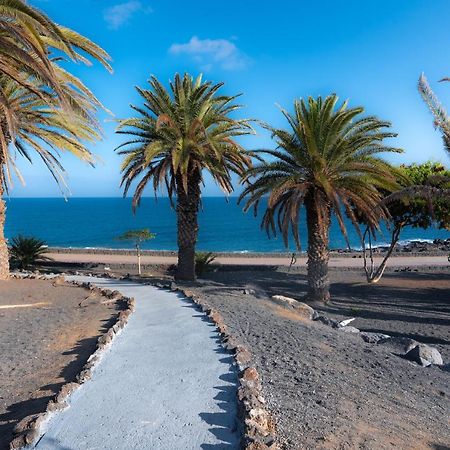 Luxury estudio en Playa Roca a primera linea del mar Costa Teguise Exterior foto
