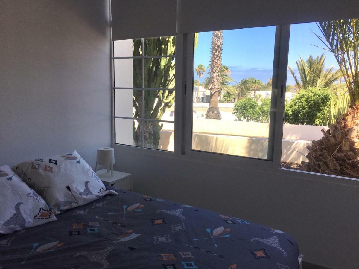 Luxury estudio en Playa Roca a primera linea del mar Costa Teguise Exterior foto